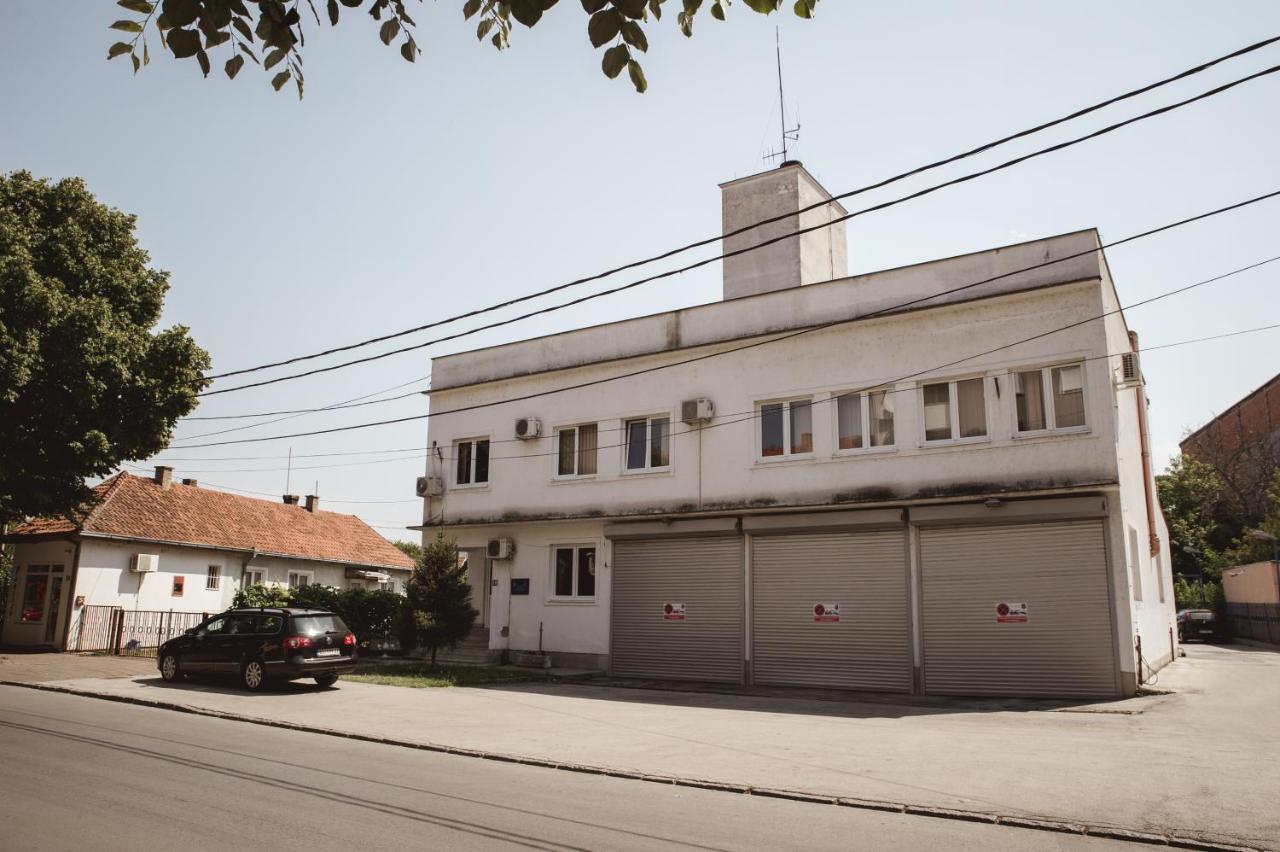 Studio 5, apartman sa parkingom, centar Obrenovca Obrenovac  Exteriör bild